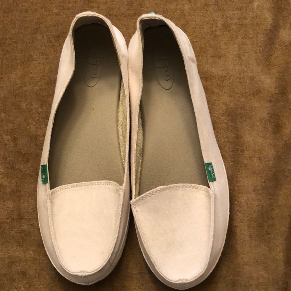 Sanuk cream canvas flats